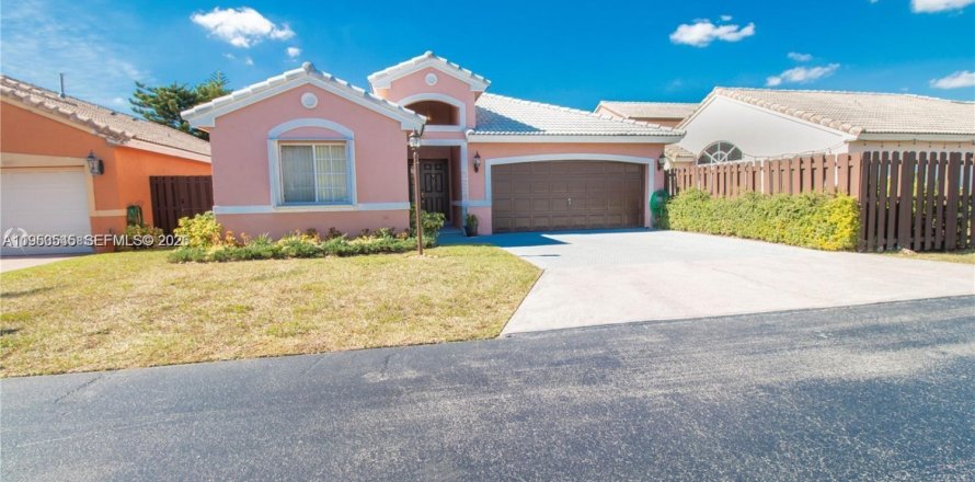 Casa en Miami, Florida 3 dormitorios, 151.52 m2 № 2007981