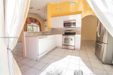 Casa en venta en Miami, Florida, 3 dormitorios, 151.52 m2 № 2007981 - foto 2
