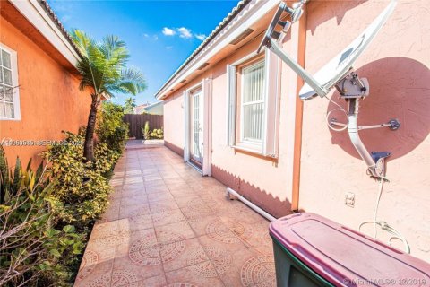 Casa en venta en Miami, Florida, 3 dormitorios, 151.52 m2 № 2007981 - foto 14