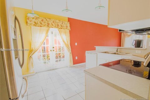 Casa en venta en Miami, Florida, 3 dormitorios, 151.52 m2 № 2007981 - foto 3