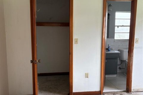 House in Brandon, Florida 3 bedrooms, 214.7 sq.m. № 1815841 - photo 14