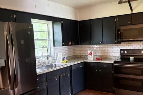 House in Brandon, Florida 3 bedrooms, 214.7 sq.m. № 1815841 - photo 3