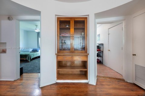 Condo in Miami Beach, Florida, 1 bedroom  № 2090907 - photo 6