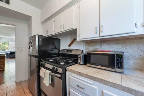 Condo in Miami Beach, Florida, 1 bedroom  № 2090907 - photo 7
