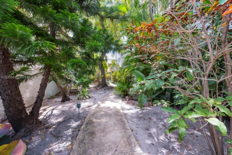 Condo in Miami Beach, Florida, 1 bedroom  № 2090907 - photo 18