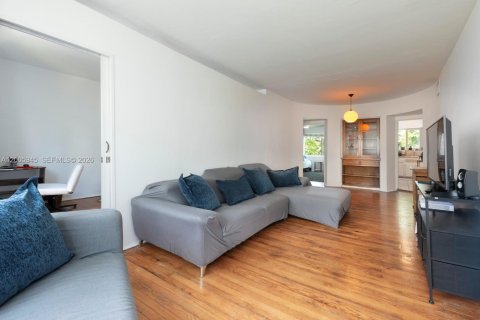 Condo in Miami Beach, Florida, 1 bedroom  № 2090907 - photo 2