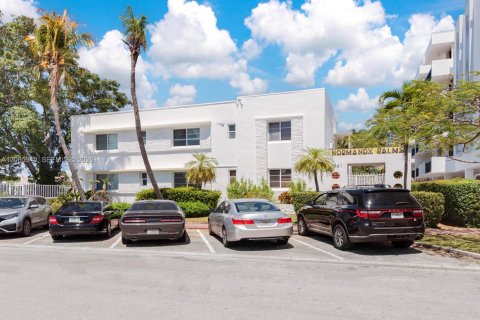 Condo in Miami Beach, Florida, 1 bedroom  № 2090907 - photo 14