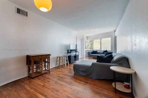 Condo in Miami Beach, Florida, 1 bedroom  № 2090907 - photo 4