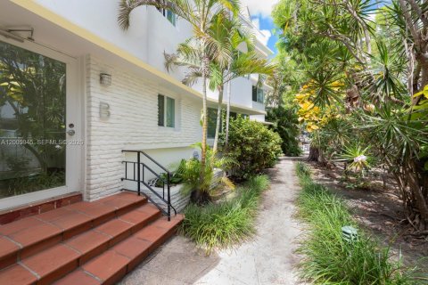 Condo in Miami Beach, Florida, 1 bedroom  № 2090907 - photo 13