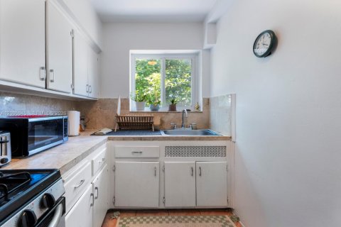 Condo in Miami Beach, Florida, 1 bedroom  № 2090907 - photo 9
