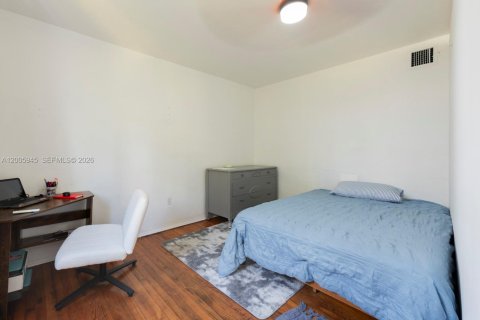 Condo in Miami Beach, Florida, 1 bedroom  № 2090907 - photo 12