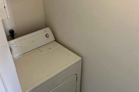 Купить кондоминиум в Форт-Лодердейл, Флорида 1 спальня, 73.76м2, № 2017053 - фото 18