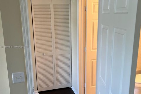 Купить кондоминиум в Форт-Лодердейл, Флорида 1 спальня, 73.76м2, № 2017053 - фото 17