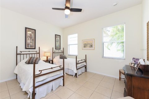 House in Sarasota, Florida 3 bedrooms, 184.88 sq.m. № 2354788 - photo 12