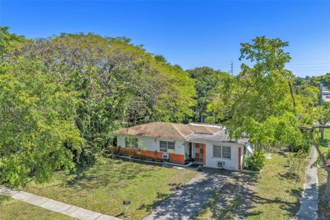 Дом в Норт-Майами, Флорида 3 спальни, 108.97м2 № 2051044