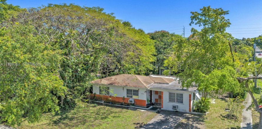 Дом в Норт-Майами, Флорида 3 спальни, 108.97м2 № 2051044