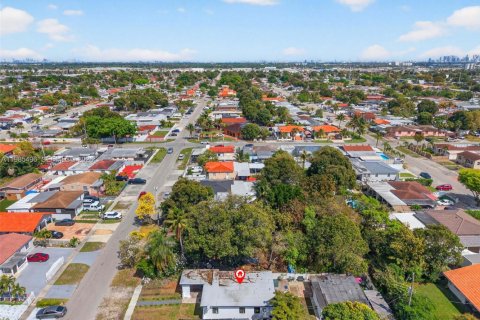 Casa en venta en Hialeah, Florida, 3 dormitorios, 84.91 m2 № 2047660 - foto 22