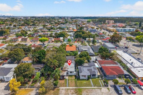 Casa en venta en Hialeah, Florida, 3 dormitorios, 84.91 m2 № 2047660 - foto 21