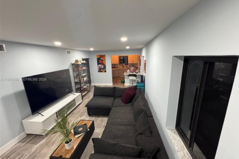 Casa en venta en Hialeah, Florida, 3 dormitorios, 84.91 m2 № 2047660 - foto 7
