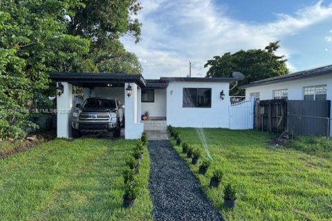 House in Hialeah, Florida 3 bedrooms, 84.91 sq.m. № 2047660