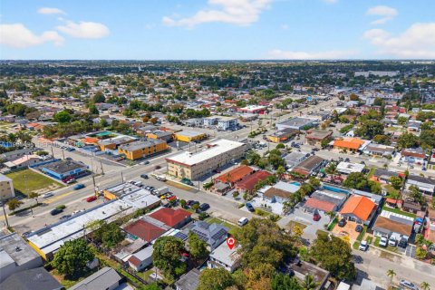 Casa en venta en Hialeah, Florida, 3 dormitorios, 84.91 m2 № 2047660 - foto 24