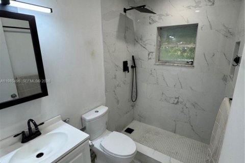 Casa en venta en Hialeah, Florida, 3 dormitorios, 84.91 m2 № 2047660 - foto 8