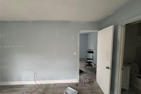 Casa en venta en Hialeah, Florida, 3 dormitorios, 84.91 m2 № 2047660 - foto 16