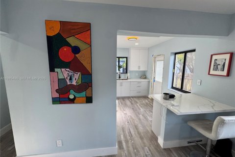 Casa en venta en Hialeah, Florida, 3 dormitorios, 84.91 m2 № 2047660 - foto 10