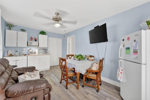 Casa en venta en Hialeah, Florida, 3 dormitorios, 84.91 m2 № 2047660 - foto 18