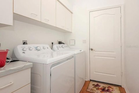 House in South Daytona, Florida 3 bedrooms, 176.79 sq.m. № 1654749 - photo 11
