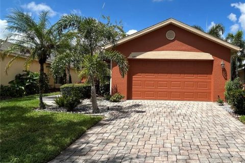Villa ou maison à louer à Poinciana, Floride: 2 chambres, 116.87 m2 № 1900421 - photo 1