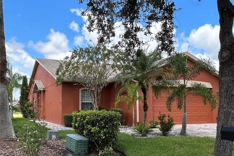 Villa ou maison à louer à Poinciana, Floride: 2 chambres, 116.87 m2 № 1900421 - photo 2