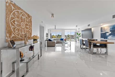 Купить кондоминиум в Майами-Бич, Флорида 3 спальни, 196.49м2, № 1955387 - фото 13