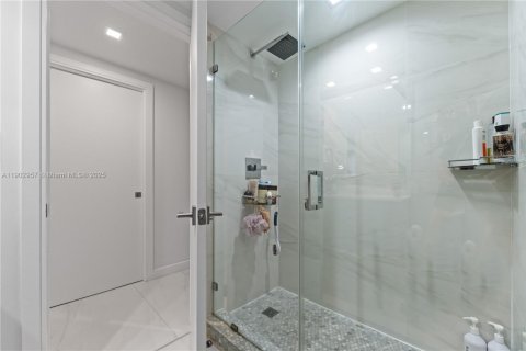 Купить кондоминиум в Майами-Бич, Флорида 3 спальни, 196.49м2, № 1955387 - фото 26