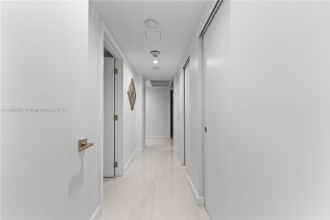 Купить кондоминиум в Майами-Бич, Флорида 3 спальни, 196.49м2, № 1955387 - фото 23