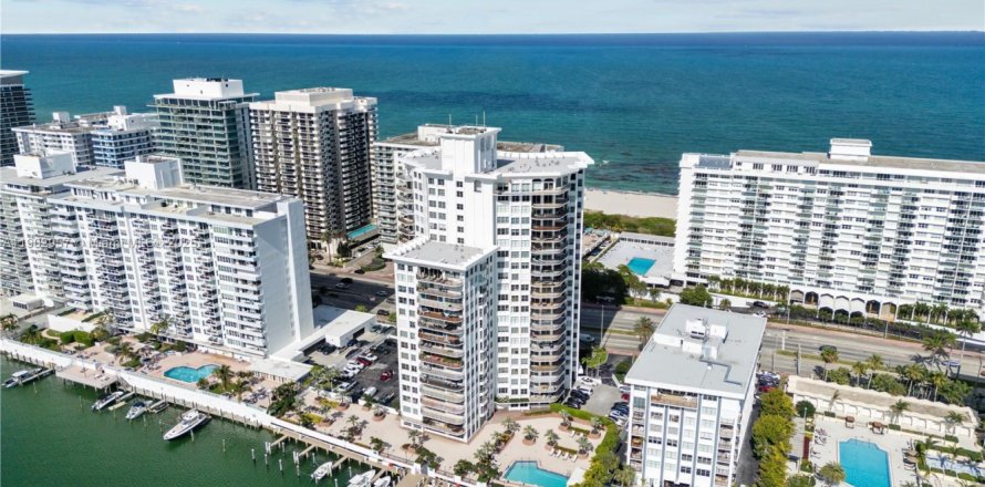 Condo à Miami Beach, Floride, 3 chambres  № 1955387