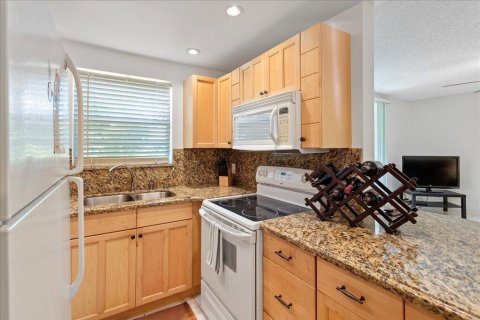 Condo in Boca Raton, Florida, 2 bedrooms  № 2242750 - photo 4