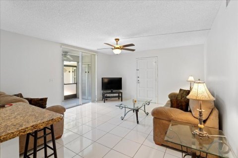 Condo in Boca Raton, Florida, 2 bedrooms  № 2242750 - photo 5