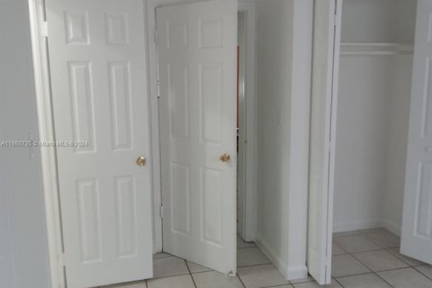 Condominio en venta en Hialeah, Florida, 1 dormitorio, 54.16 m2 № 1938337 - foto 18