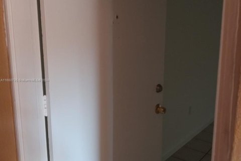 Condominio en venta en Hialeah, Florida, 1 dormitorio, 54.16 m2 № 1938337 - foto 3
