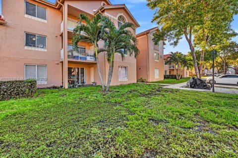 Condo in Miami, Florida, 2 bedrooms  № 1979966 - photo 3
