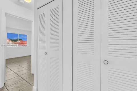 Condo in Miami, Florida, 2 bedrooms  № 1979966 - photo 26