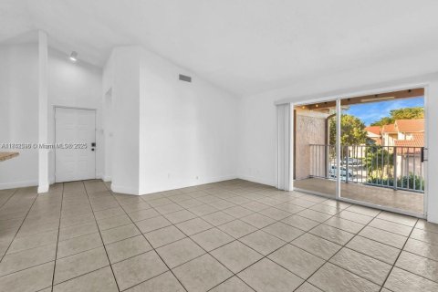 Condo in Miami, Florida, 2 bedrooms  № 1979966 - photo 14