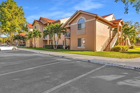 Condo in Miami, Florida, 2 bedrooms  № 1979966 - photo 2