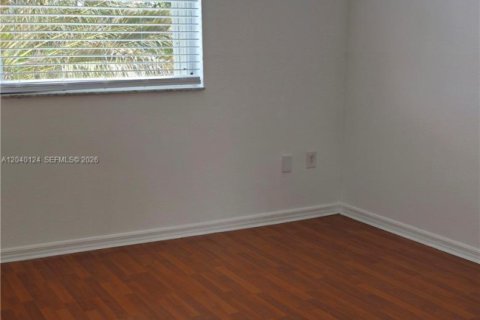 Townhouse in Miami, Florida 4 bedrooms, 196.02 sq.m. № 2086480 - photo 15