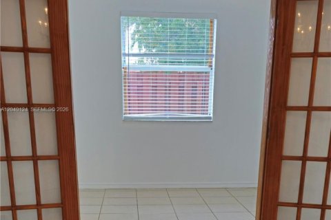 Townhouse in Miami, Florida 4 bedrooms, 196.02 sq.m. № 2086480 - photo 4