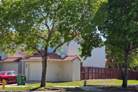 Townhouse in Miami, Florida 4 bedrooms, 196.02 sq.m. № 2086480