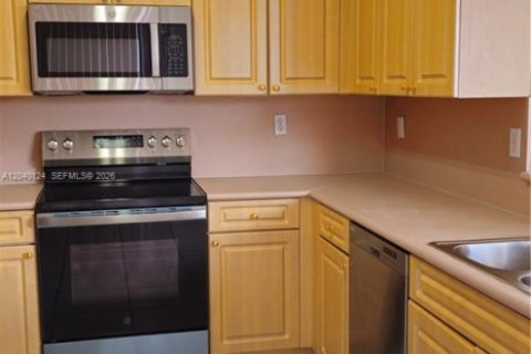 Townhouse in Miami, Florida 4 bedrooms, 196.02 sq.m. № 2086480 - photo 7