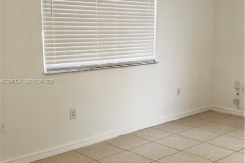 Townhouse in Miami, Florida 4 bedrooms, 196.02 sq.m. № 2086480 - photo 10