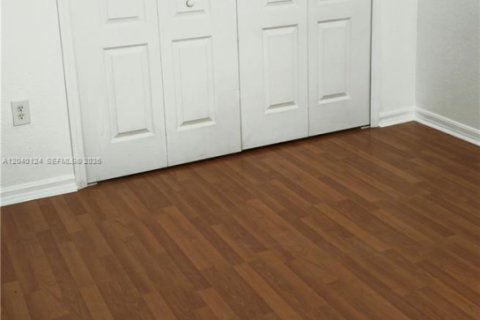 Townhouse in Miami, Florida 4 bedrooms, 196.02 sq.m. № 2086480 - photo 14